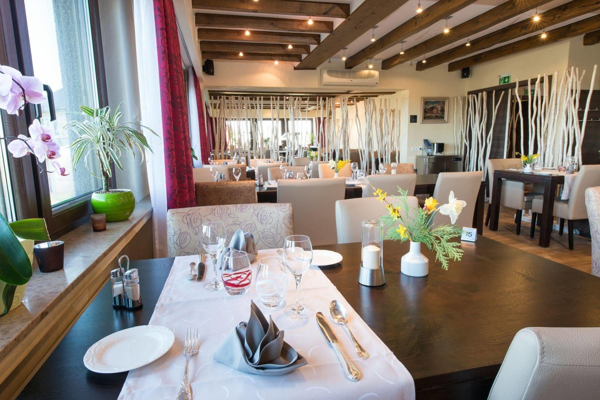 Hotel Saint Fiacre Bourscheid Kültér fotó