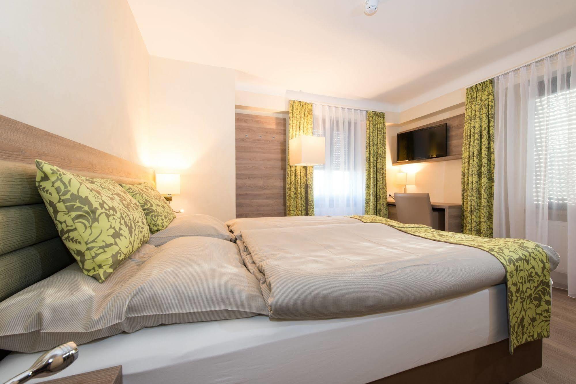 Hotel Saint Fiacre Bourscheid Kültér fotó